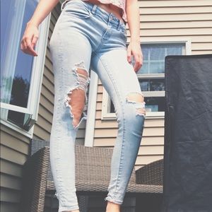 American Eagle Light Wash Ripped Jeans
